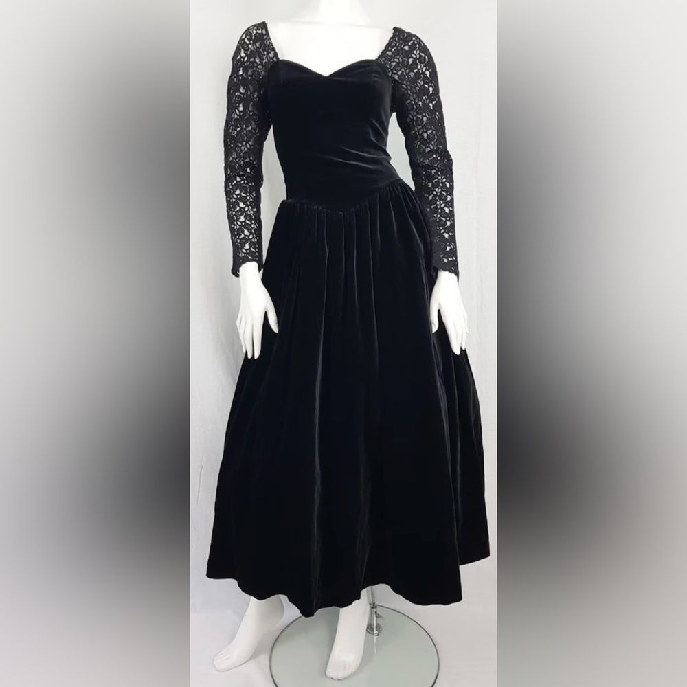 Vintage Laura Ashley Princess Sweetheart Velvet Dress Lace Long Sleeve